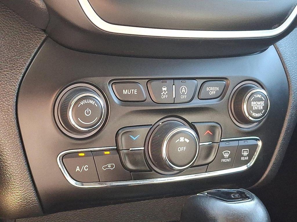 used 2019 Jeep Cherokee car