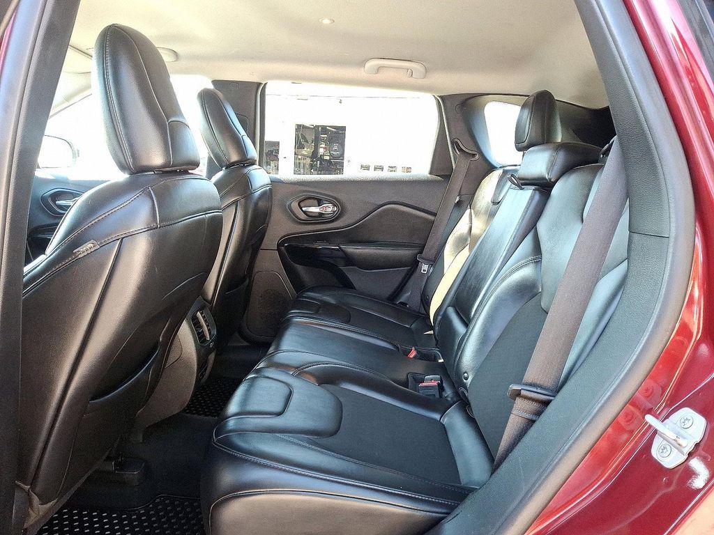 used 2019 Jeep Cherokee car