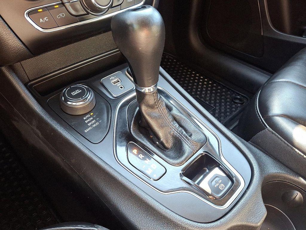 used 2019 Jeep Cherokee car
