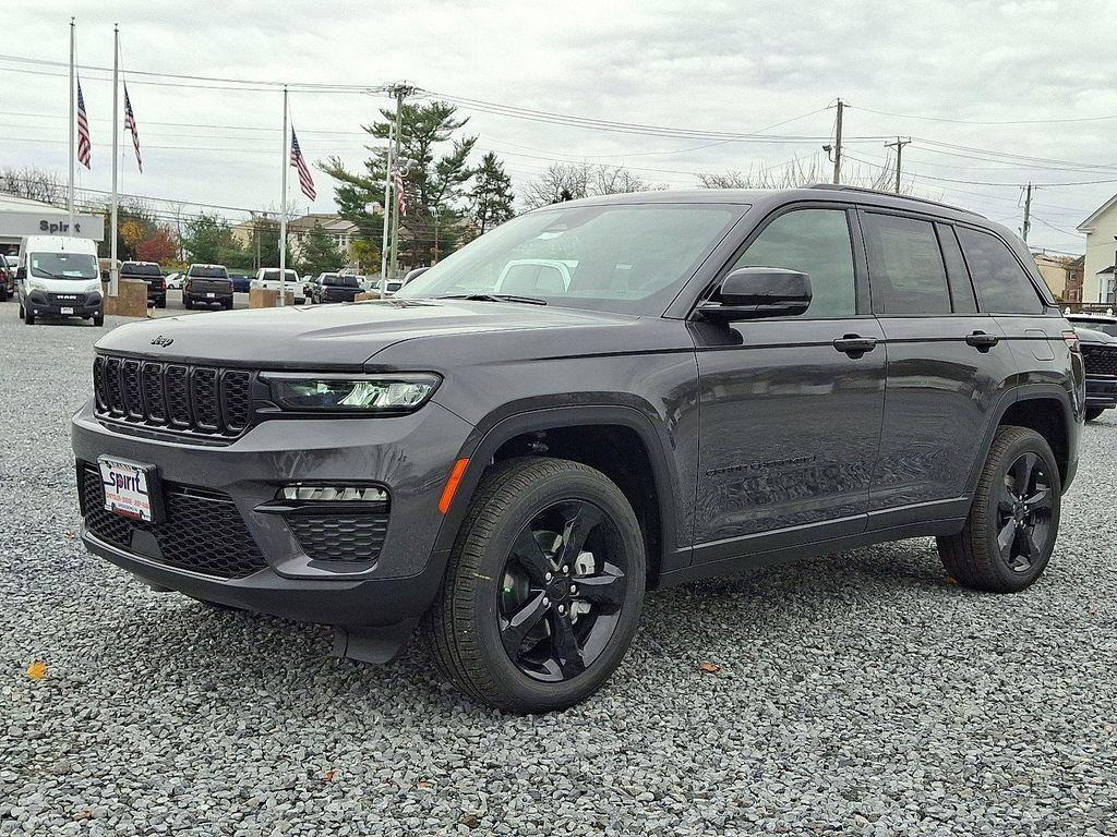 new 2025 Jeep Grand Cherokee car, priced at $52,198