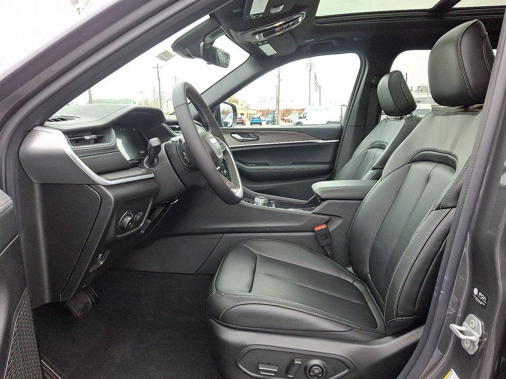 new 2025 Jeep Grand Cherokee car, priced at $52,198
