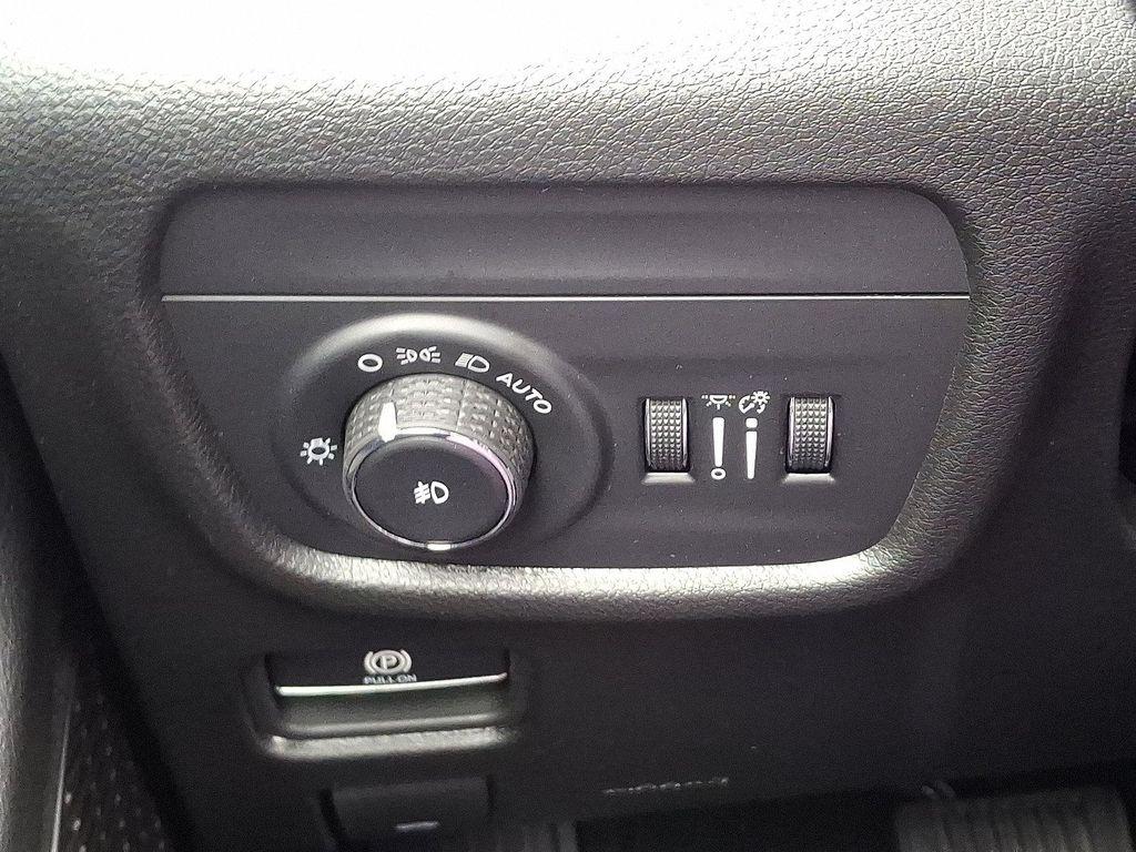 new 2025 Jeep Grand Cherokee car, priced at $52,198