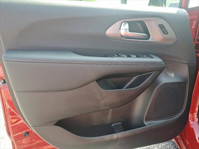 new 2025 Chrysler Pacifica car, priced at $46,220