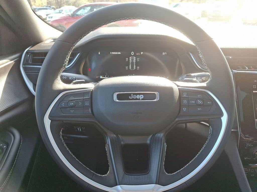 new 2025 Jeep Grand Cherokee car, priced at $47,178