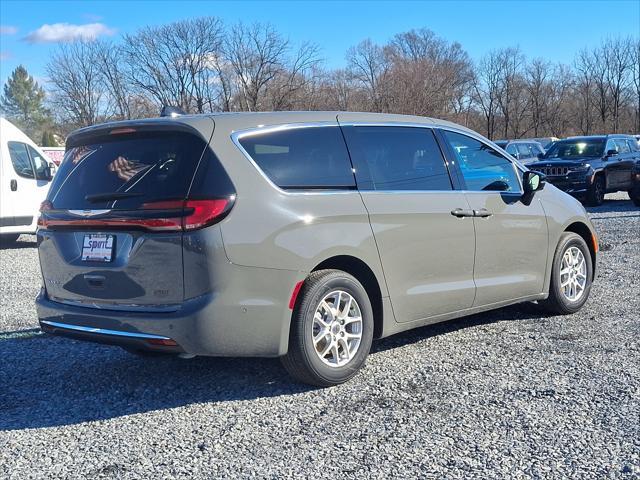 new 2025 Chrysler Pacifica car, priced at $45,920