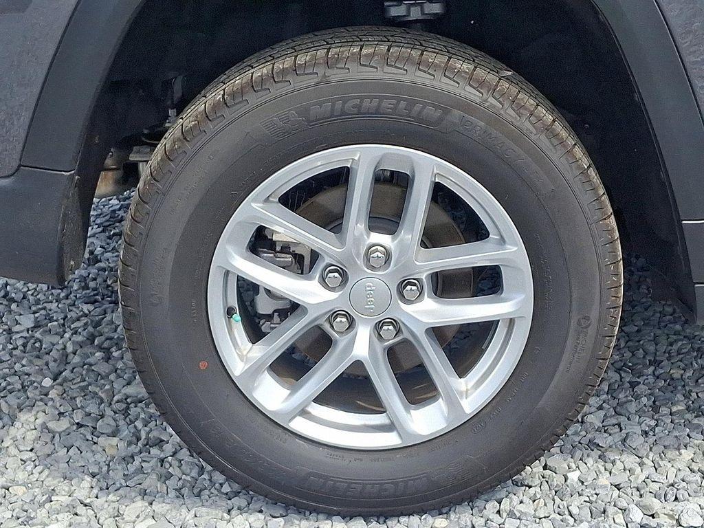 new 2025 Jeep Grand Cherokee car, priced at $43,197