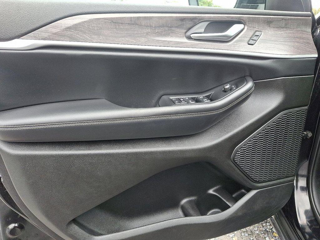 used 2023 Jeep Grand Cherokee car