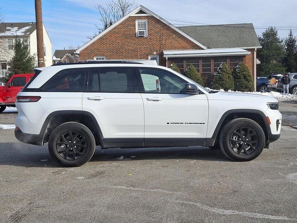 used 2024 Jeep Grand Cherokee car, priced at $38,500