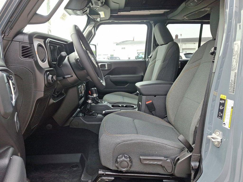 new 2025 Jeep Wrangler car, priced at $52,119