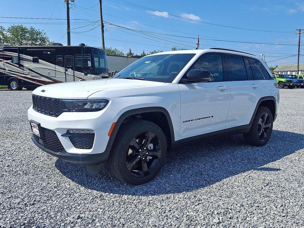 new 2025 Jeep Grand Cherokee car, priced at $51,537