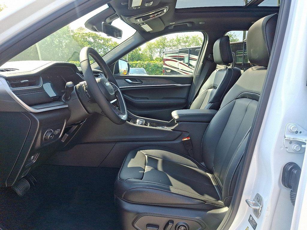 new 2025 Jeep Grand Cherokee car, priced at $51,537