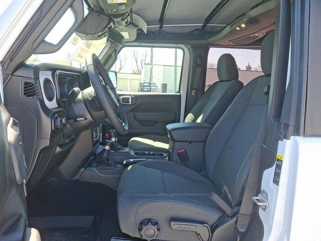new 2025 Jeep Wrangler car, priced at $41,679