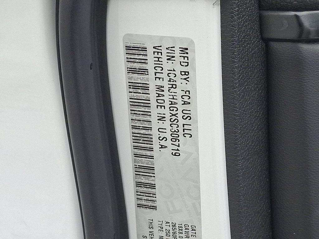 new 2025 Jeep Grand Cherokee car, priced at $42,660