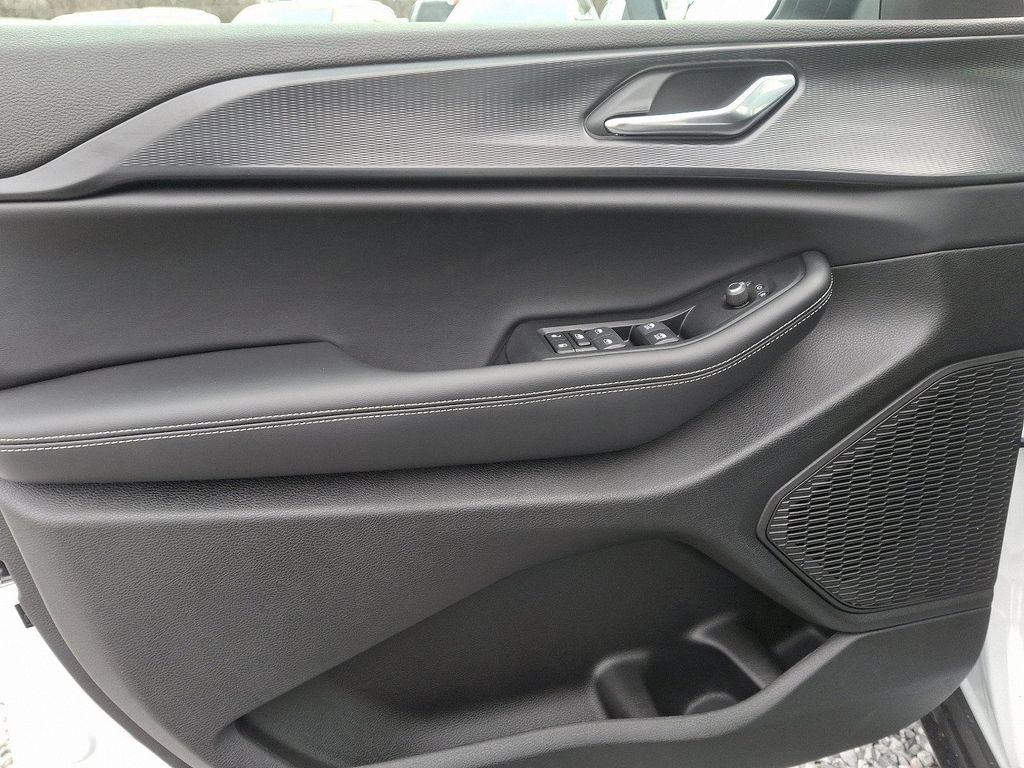 new 2025 Jeep Grand Cherokee car, priced at $42,660