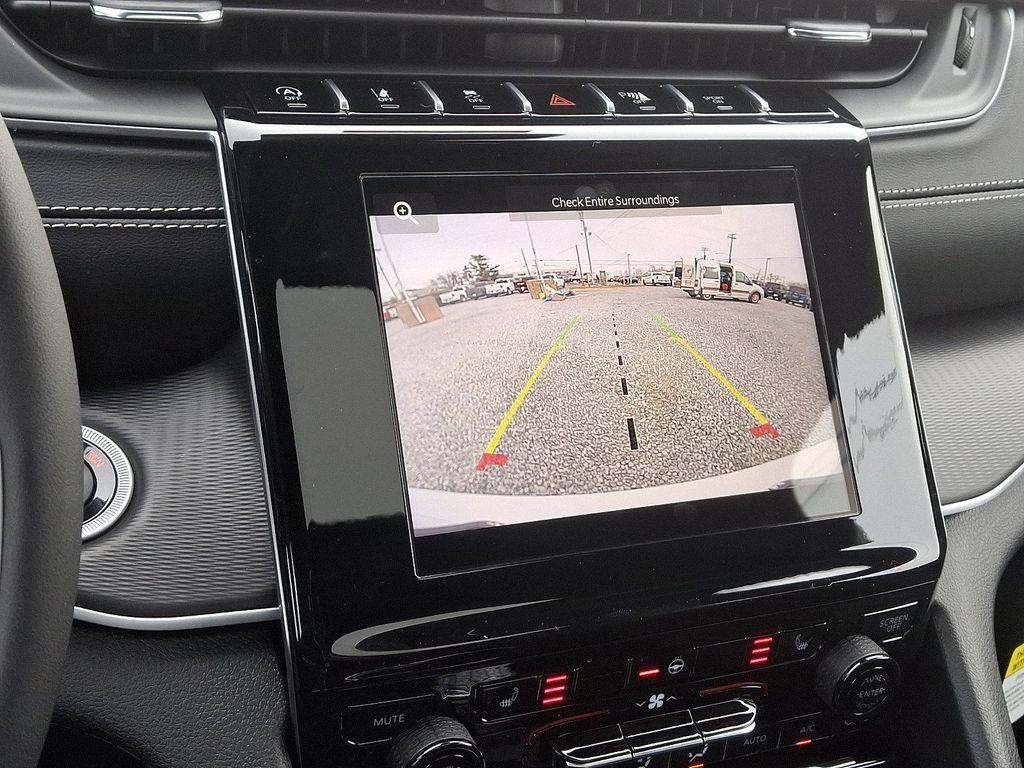 new 2025 Jeep Grand Cherokee car, priced at $42,660