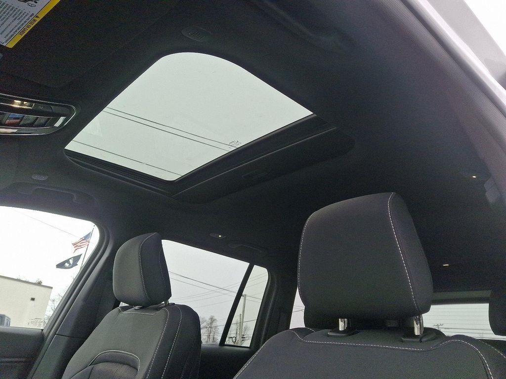 new 2025 Jeep Grand Cherokee car, priced at $42,660