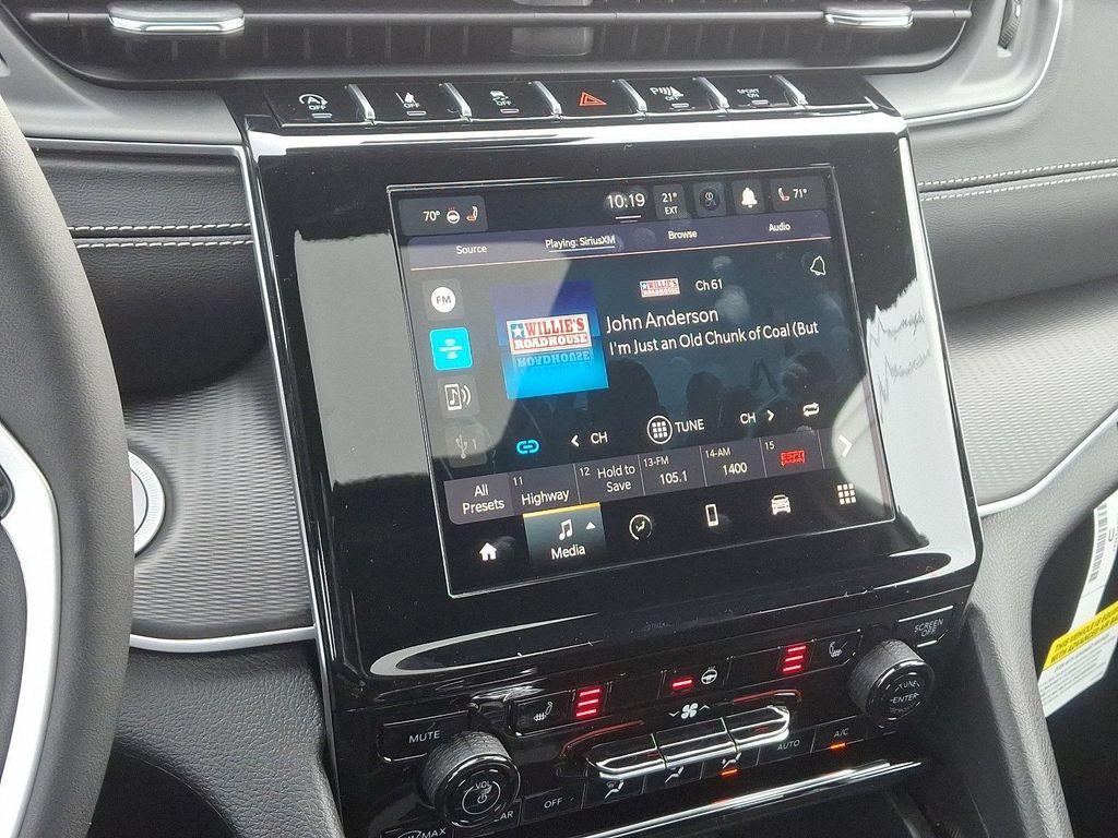 new 2025 Jeep Grand Cherokee car, priced at $42,660