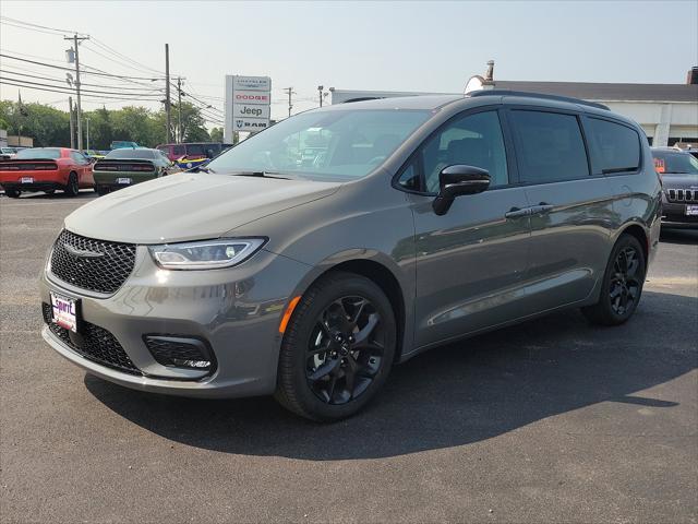 new 2024 Chrysler Pacifica car, priced at $47,435