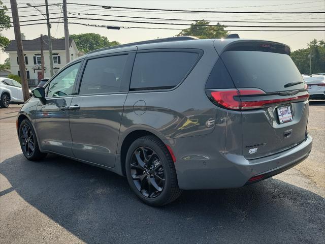 new 2024 Chrysler Pacifica car, priced at $47,435