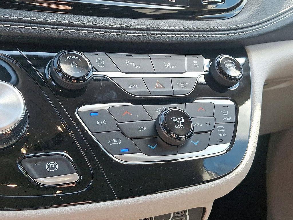 used 2024 Chrysler Pacifica car, priced at $35,500