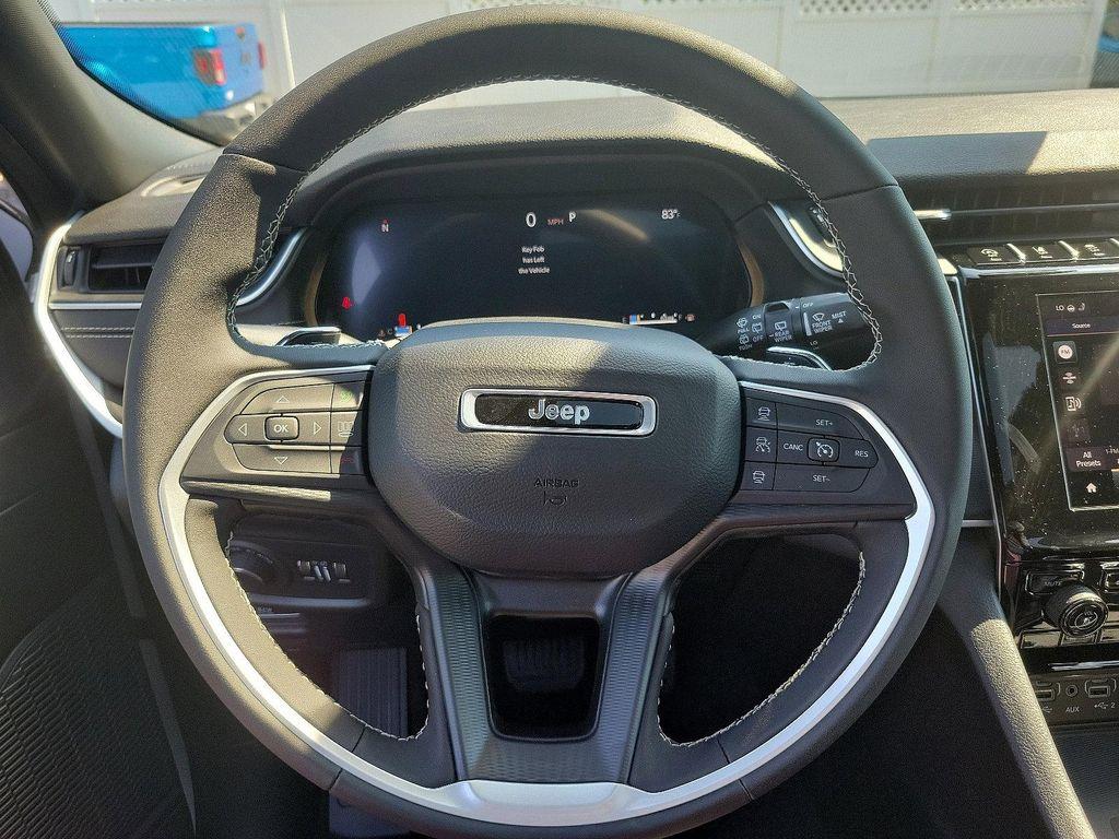 new 2025 Jeep Grand Cherokee car, priced at $43,970