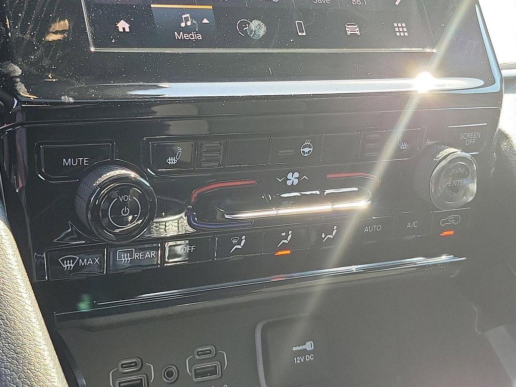new 2025 Jeep Grand Cherokee car, priced at $43,970