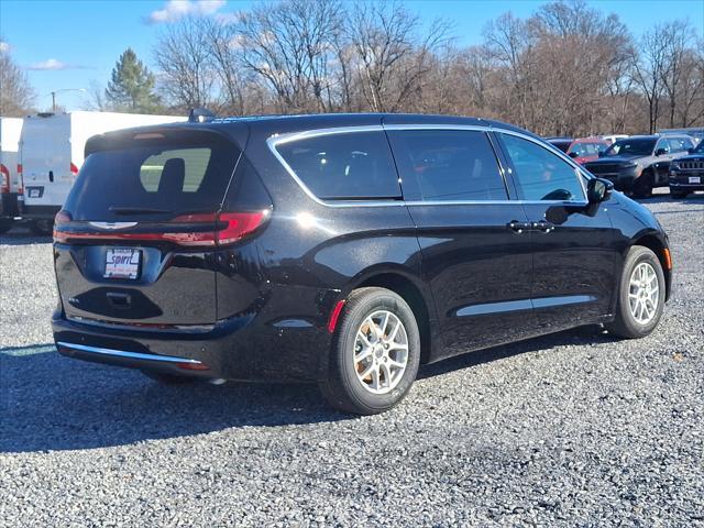 new 2025 Chrysler Pacifica car, priced at $45,425