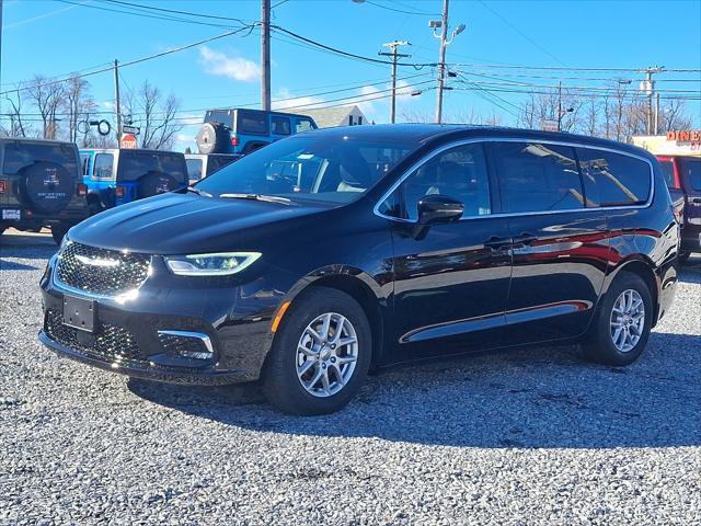 new 2025 Chrysler Pacifica car, priced at $45,425