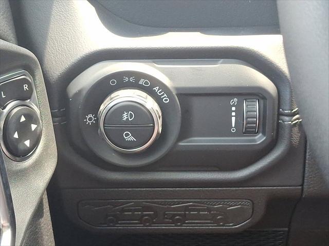 new 2025 Jeep Gladiator car, priced at $51,005