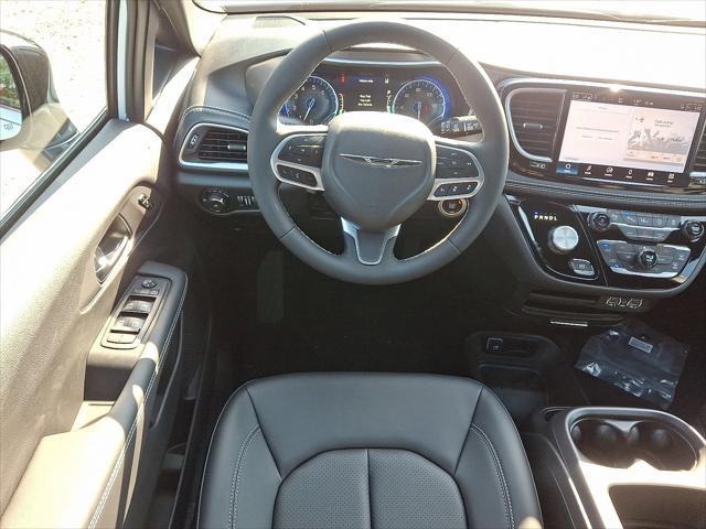 new 2025 Chrysler Pacifica car, priced at $45,725
