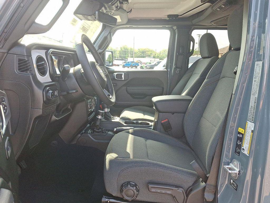 new 2025 Jeep Gladiator car, priced at $46,345