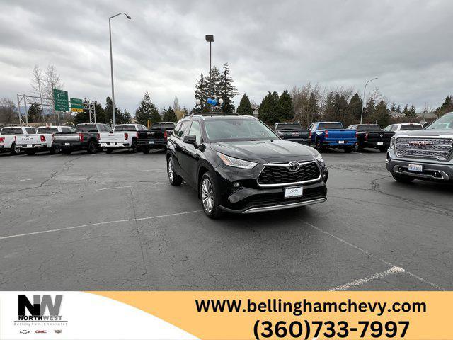 used 2021 Toyota Highlander car, priced at $40,997