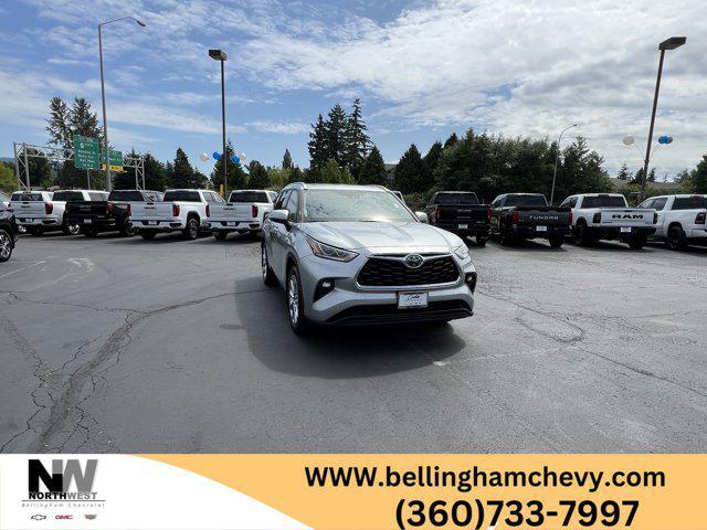 used 2021 Toyota Highlander car, priced at $35,697