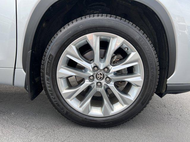 used 2021 Toyota Highlander car, priced at $35,697