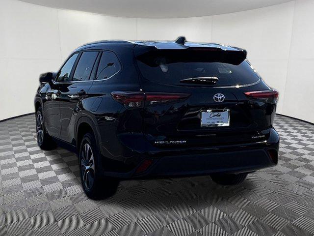 used 2024 Toyota Highlander car, priced at $45,497