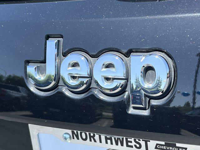 used 2022 Jeep Grand Cherokee car, priced at $29,697