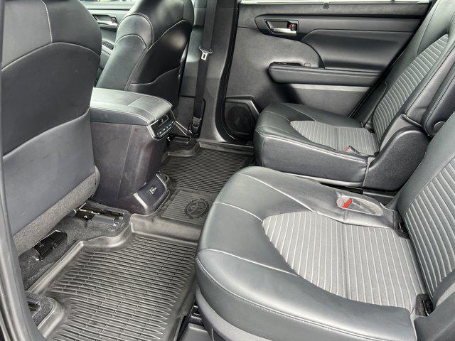 used 2022 Toyota Highlander car, priced at $40,997