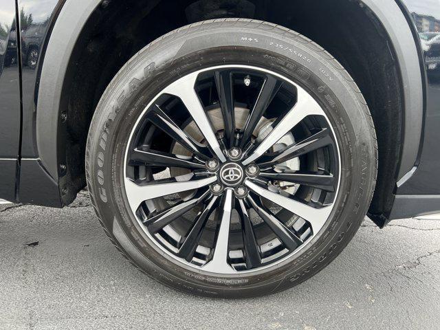used 2022 Toyota Highlander car, priced at $40,997
