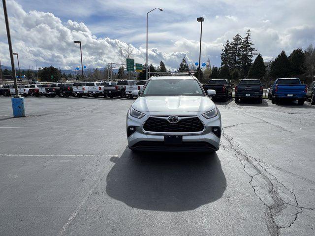 used 2022 Toyota Highlander car, priced at $34,597