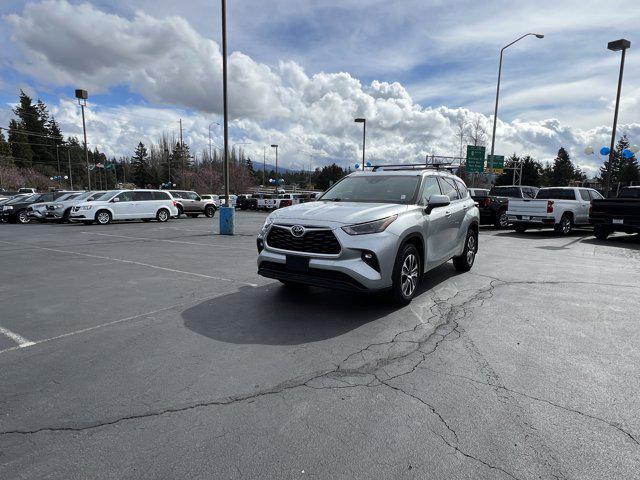 used 2022 Toyota Highlander car, priced at $34,597