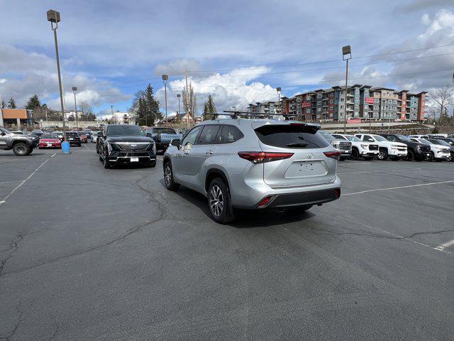 used 2022 Toyota Highlander car, priced at $34,597