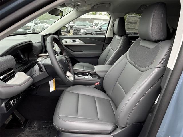 new 2025 Ford Explorer car