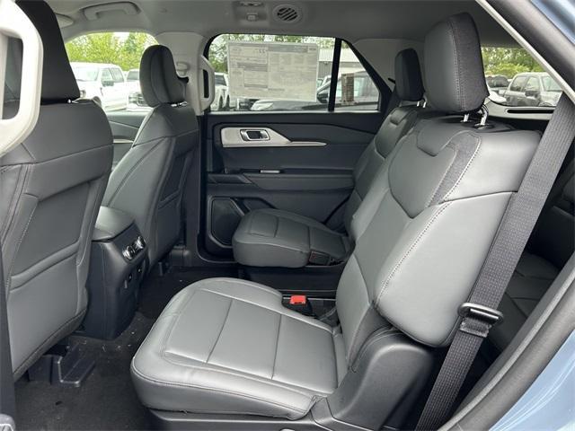 new 2025 Ford Explorer car
