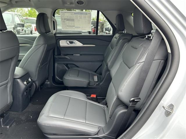 new 2025 Ford Explorer car