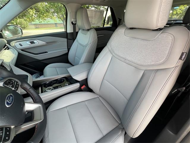 new 2025 Ford Explorer car