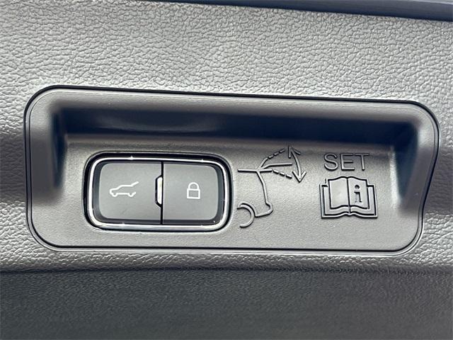 new 2025 Ford Explorer car