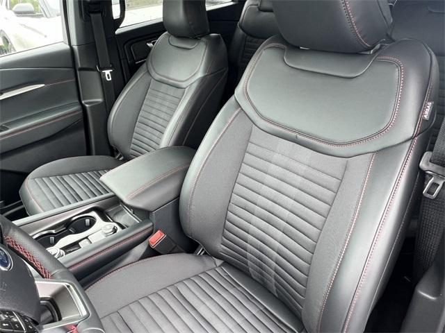 new 2025 Ford Explorer car