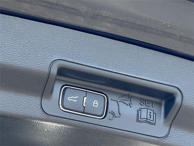 new 2025 Ford Explorer car