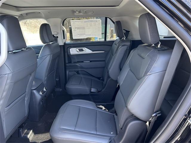 new 2025 Ford Explorer car