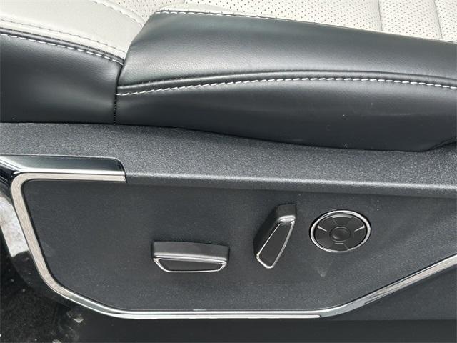 new 2025 Ford F-150 Lightning car